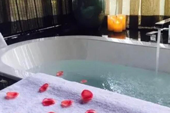 广州增城水疗池中的失重冥想：当身体学会漂浮